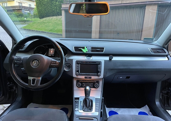 Volkswagen Passat cena 37000 przebieg: 205000, rok produkcji 2010 z Biała małe 301